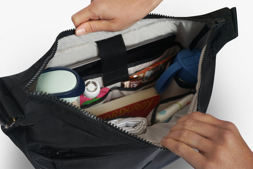 Roam Crossbody Diaper Bag / Mid(dle of the)night Black